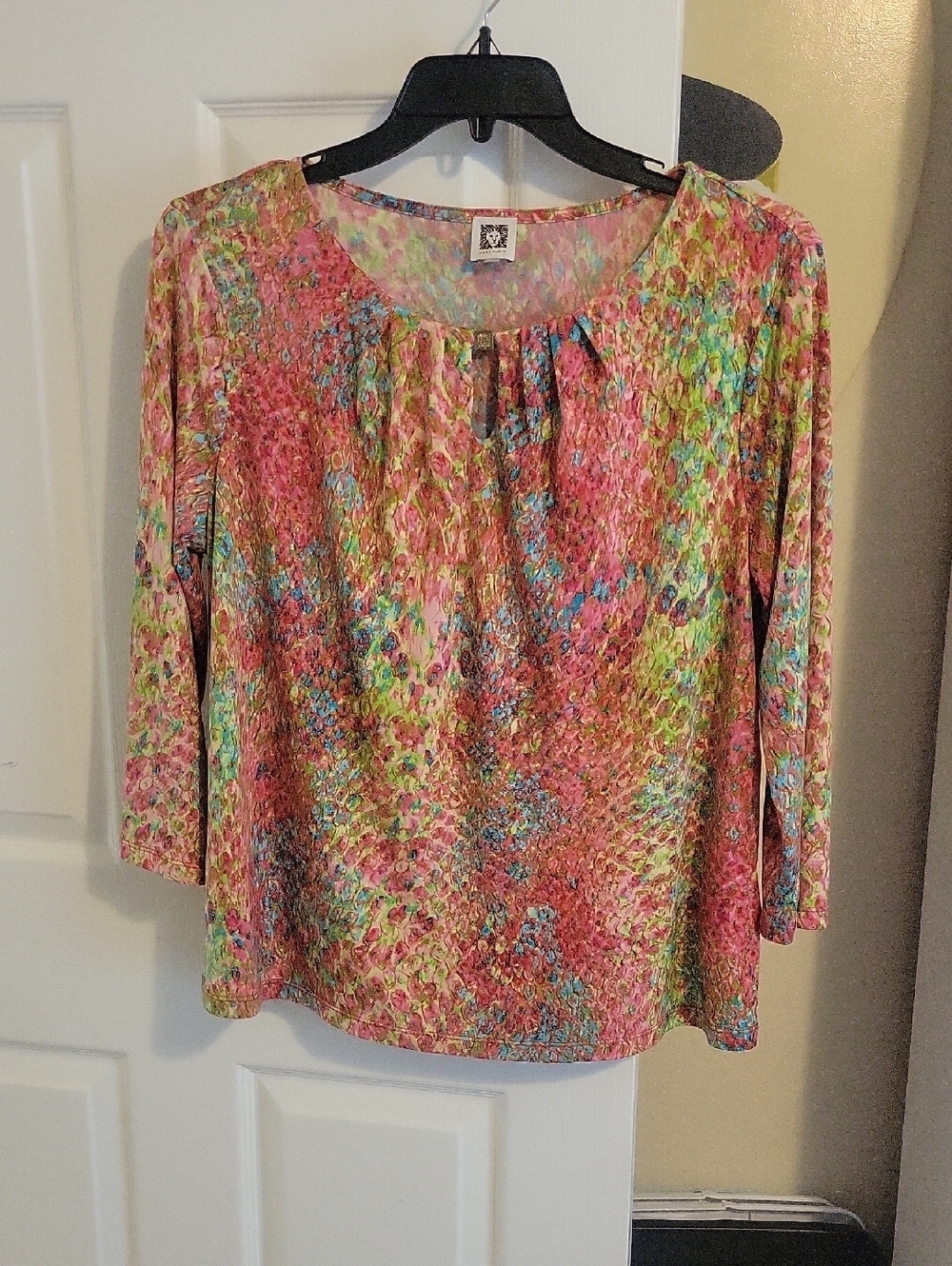 Anne Klein Multicolor Floral-Print Scoop Neck Long Sleeve Blouse keyhole at neck